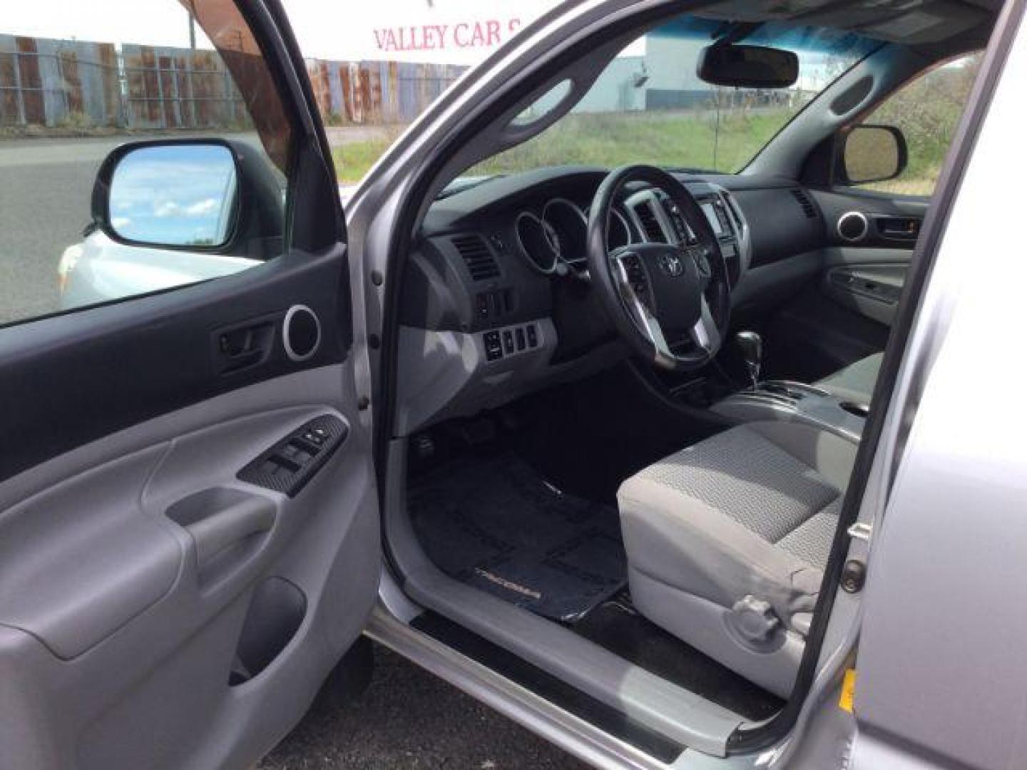 2014 SILVER /Graphite Toyota Tacoma Double Cab Long Bed V6 5AT 4WD (5TFMU4FNXEX) with an 4.0L V6 DOHC 24V engine, 5-Speed Automatic transmission, located at 1801 Main Street, Lewiston, 83501, (208) 743-9371, 46.417065, -117.004799 - Photo#3