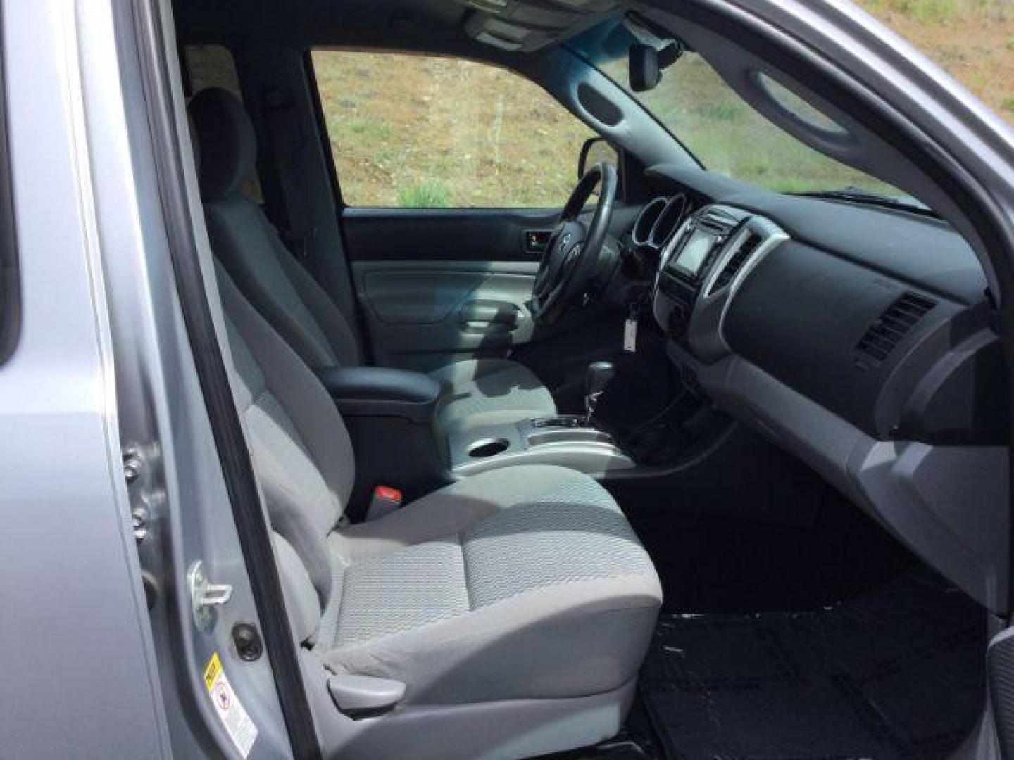 2014 SILVER /Graphite Toyota Tacoma Double Cab Long Bed V6 5AT 4WD (5TFMU4FNXEX) with an 4.0L V6 DOHC 24V engine, 5-Speed Automatic transmission, located at 1801 Main Street, Lewiston, 83501, (208) 743-9371, 46.417065, -117.004799 - Photo#14