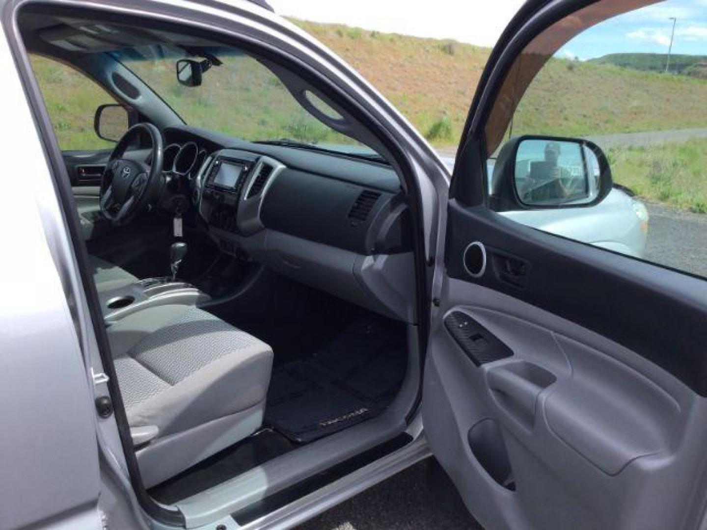 2014 SILVER /Graphite Toyota Tacoma Double Cab Long Bed V6 5AT 4WD (5TFMU4FNXEX) with an 4.0L V6 DOHC 24V engine, 5-Speed Automatic transmission, located at 1801 Main Street, Lewiston, 83501, (208) 743-9371, 46.417065, -117.004799 - Photo#15