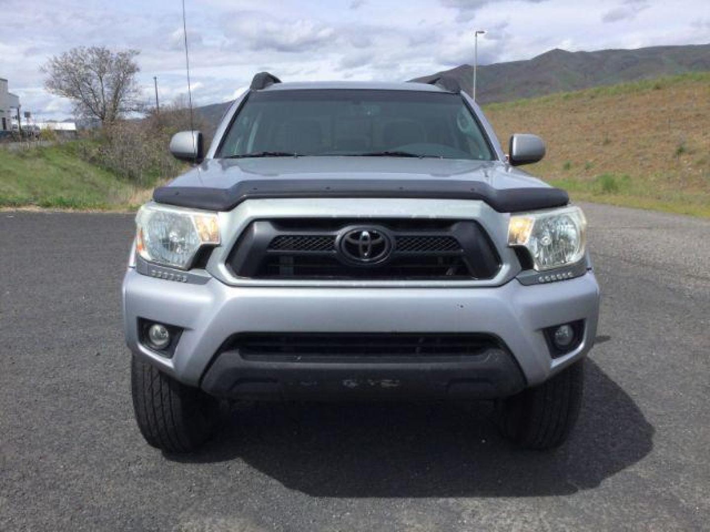 2014 SILVER /Graphite Toyota Tacoma Double Cab Long Bed V6 5AT 4WD (5TFMU4FNXEX) with an 4.0L V6 DOHC 24V engine, 5-Speed Automatic transmission, located at 1801 Main Street, Lewiston, 83501, (208) 743-9371, 46.417065, -117.004799 - Photo#20