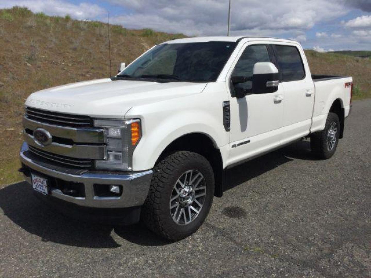 2017 White Platinum Metallic Tri-Coat /Black Ford F-350 Lariat Crew Cab 4WD (1FT8W3BT5HE) with an Powerstroke 6.7L V-8 diesel direct injection engine, 6-Speed Automatic transmission, located at 1801 Main Street, Lewiston, 83501, (208) 743-9371, 46.417065, -117.004799 - Photo#0