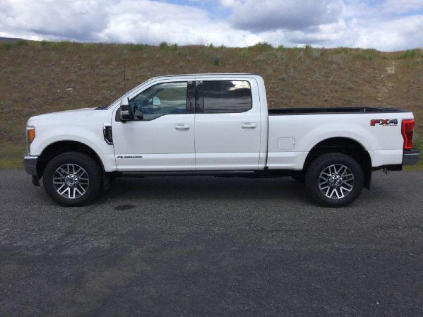 2017 White Platinum Metallic Tri-Coat /Black Ford F-350 Lariat Crew Cab 4WD (1FT8W3BT5HE) with an Powerstroke 6.7L V-8 diesel direct injection engine, 6-Speed Automatic transmission, located at 1801 Main Street, Lewiston, 83501, (208) 743-9371, 46.417065, -117.004799 - Photo#1
