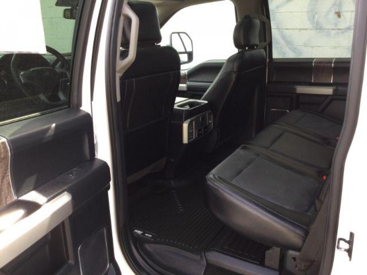 2017 White Platinum Metallic Tri-Coat /Black Ford F-350 Lariat Crew Cab 4WD (1FT8W3BT5HE) with an Powerstroke 6.7L V-8 diesel direct injection engine, 6-Speed Automatic transmission, located at 1801 Main Street, Lewiston, 83501, (208) 743-9371, 46.417065, -117.004799 - Photo#6