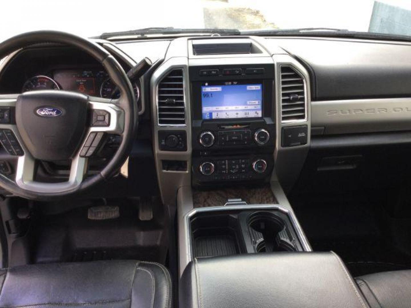 2017 White Platinum Metallic Tri-Coat /Black Ford F-350 Lariat Crew Cab 4WD (1FT8W3BT5HE) with an Powerstroke 6.7L V-8 diesel direct injection engine, 6-Speed Automatic transmission, located at 1801 Main Street, Lewiston, 83501, (208) 743-9371, 46.417065, -117.004799 - Photo#7