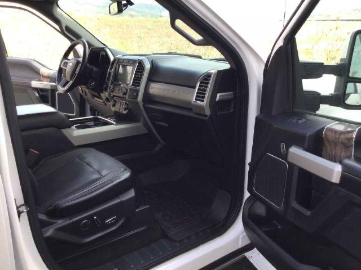2017 White Platinum Metallic Tri-Coat /Black Ford F-350 Lariat Crew Cab 4WD (1FT8W3BT5HE) with an Powerstroke 6.7L V-8 diesel direct injection engine, 6-Speed Automatic transmission, located at 1801 Main Street, Lewiston, 83501, (208) 743-9371, 46.417065, -117.004799 - Photo#12