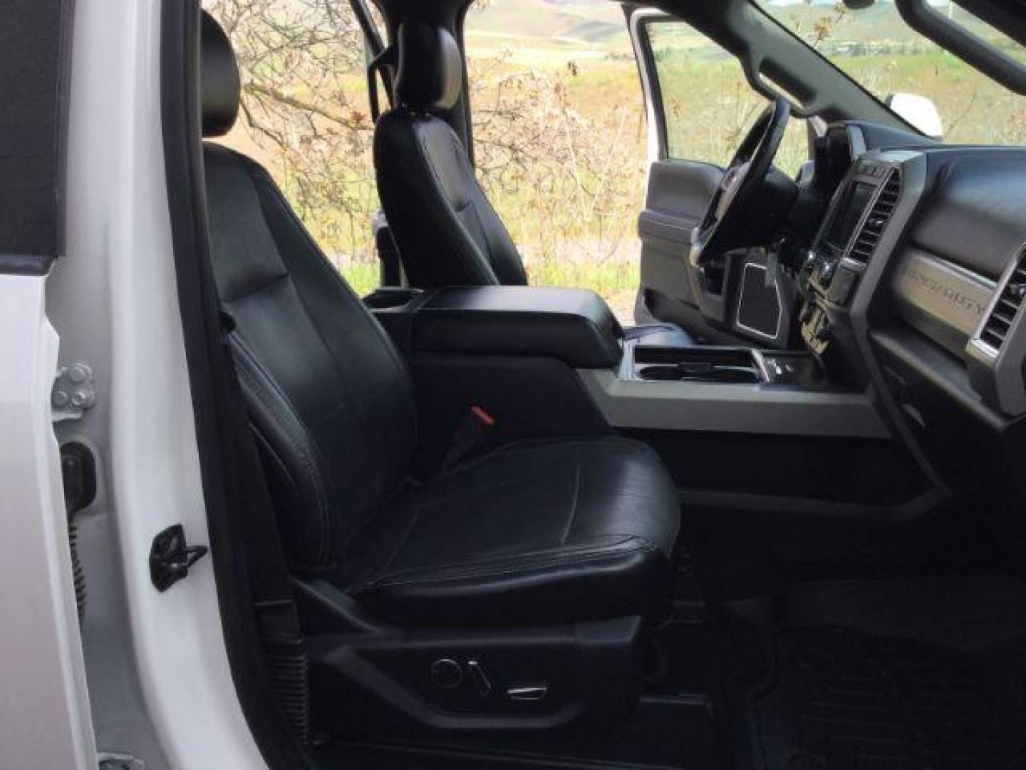 2017 White Platinum Metallic Tri-Coat /Black Ford F-350 Lariat Crew Cab 4WD (1FT8W3BT5HE) with an Powerstroke 6.7L V-8 diesel direct injection engine, 6-Speed Automatic transmission, located at 1801 Main Street, Lewiston, 83501, (208) 743-9371, 46.417065, -117.004799 - Photo#16