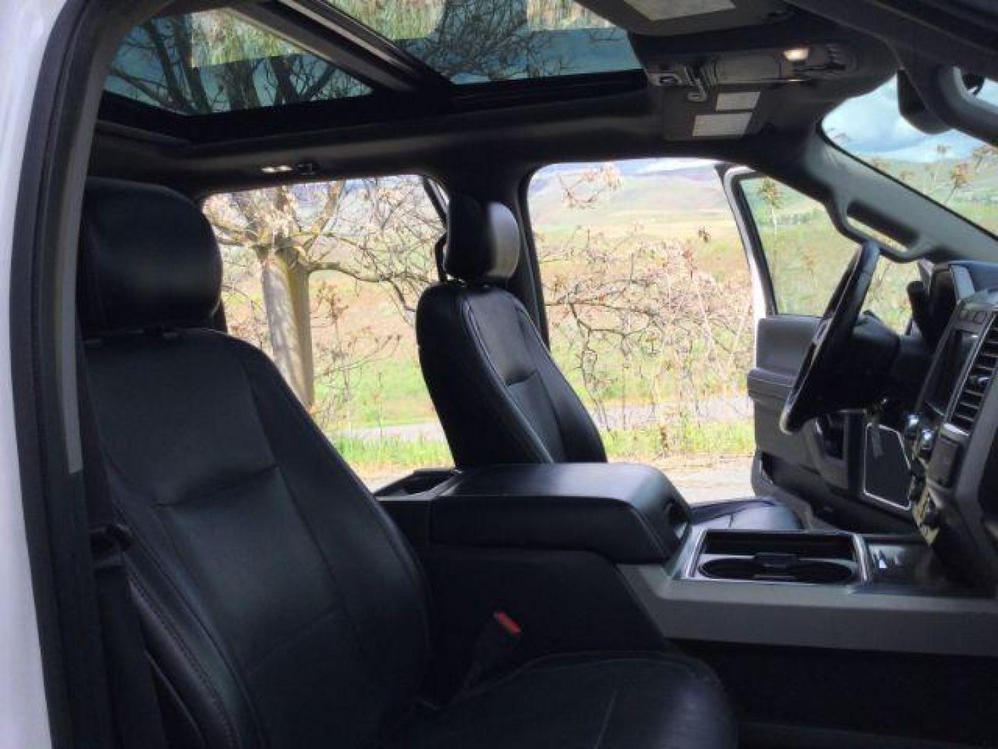 2017 White Platinum Metallic Tri-Coat /Black Ford F-350 Lariat Crew Cab 4WD (1FT8W3BT5HE) with an Powerstroke 6.7L V-8 diesel direct injection engine, 6-Speed Automatic transmission, located at 1801 Main Street, Lewiston, 83501, (208) 743-9371, 46.417065, -117.004799 - Photo#17