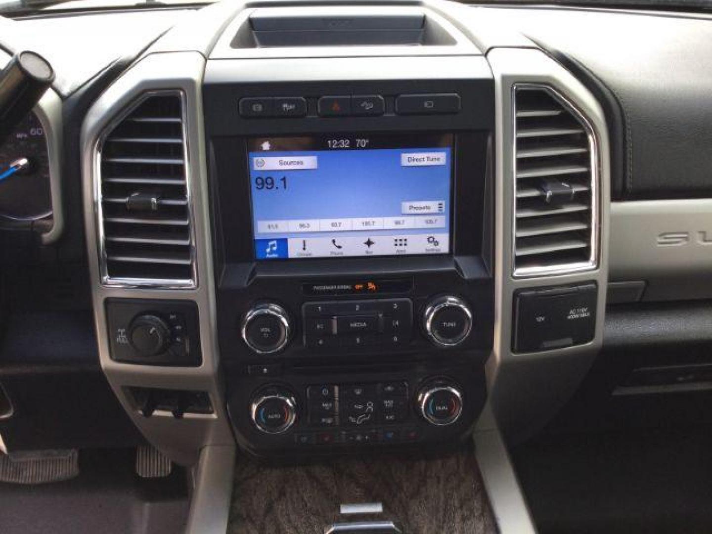 2017 White Platinum Metallic Tri-Coat /Black Ford F-350 Lariat Crew Cab 4WD (1FT8W3BT5HE) with an Powerstroke 6.7L V-8 diesel direct injection engine, 6-Speed Automatic transmission, located at 1801 Main Street, Lewiston, 83501, (208) 743-9371, 46.417065, -117.004799 - Photo#22