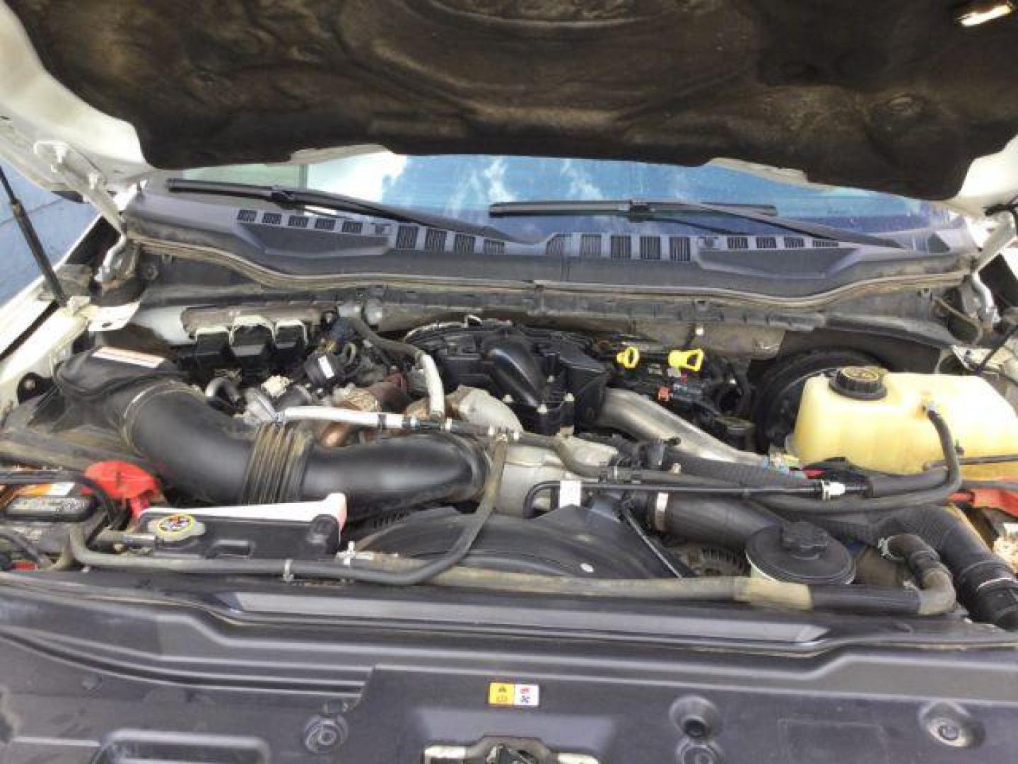 2017 White Platinum Metallic Tri-Coat /Black Ford F-350 Lariat Crew Cab 4WD (1FT8W3BT5HE) with an Powerstroke 6.7L V-8 diesel direct injection engine, 6-Speed Automatic transmission, located at 1801 Main Street, Lewiston, 83501, (208) 743-9371, 46.417065, -117.004799 - Photo#23