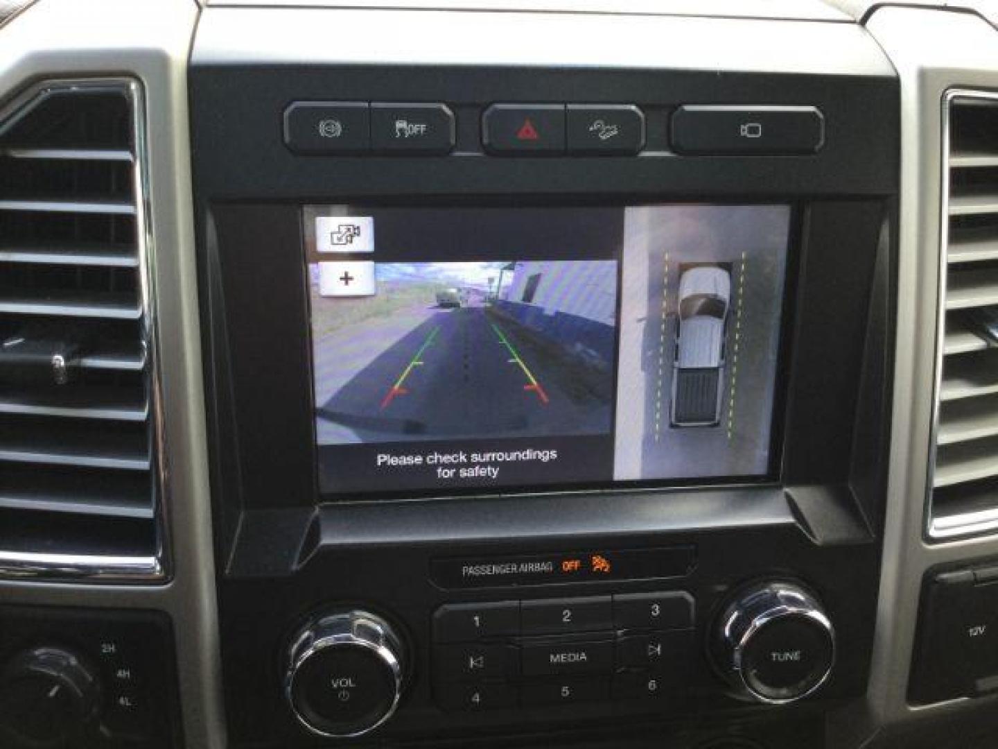 2017 White Platinum Metallic Tri-Coat /Black Ford F-350 Lariat Crew Cab 4WD (1FT8W3BT5HE) with an Powerstroke 6.7L V-8 diesel direct injection engine, 6-Speed Automatic transmission, located at 1801 Main Street, Lewiston, 83501, (208) 743-9371, 46.417065, -117.004799 - Photo#26