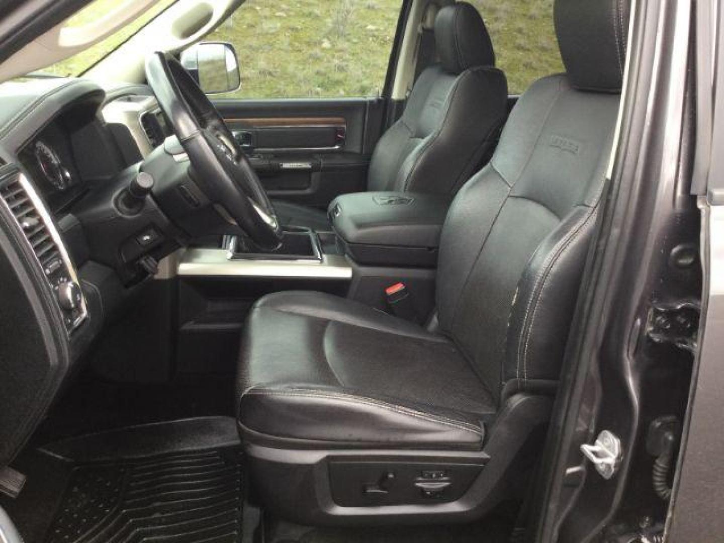 2015 Granite Crystal Metallic Clearcoat /Black Ram 1500 Laramie Crew Cab 4WD (1C6RR7VM0FS) with an EcoDiesel 3L V-6 diesel direct injection engine, 8-Speed Automatic transmission, located at 1801 Main Street, Lewiston, 83501, (208) 743-9371, 46.417065, -117.004799 - Photo#4