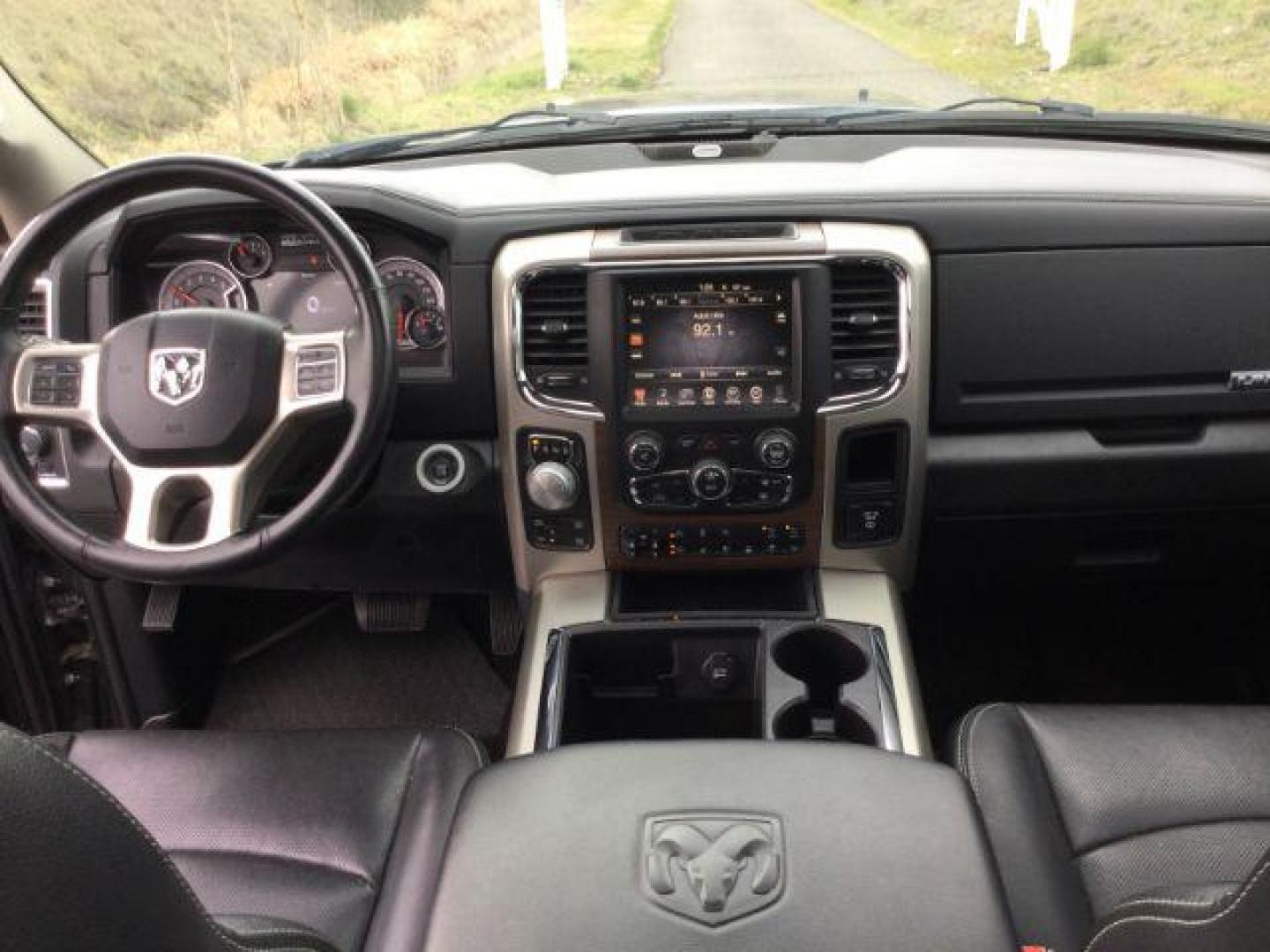 2015 Granite Crystal Metallic Clearcoat /Black Ram 1500 Laramie Crew Cab 4WD (1C6RR7VM0FS) with an EcoDiesel 3L V-6 diesel direct injection engine, 8-Speed Automatic transmission, located at 1801 Main Street, Lewiston, 83501, (208) 743-9371, 46.417065, -117.004799 - Photo#8