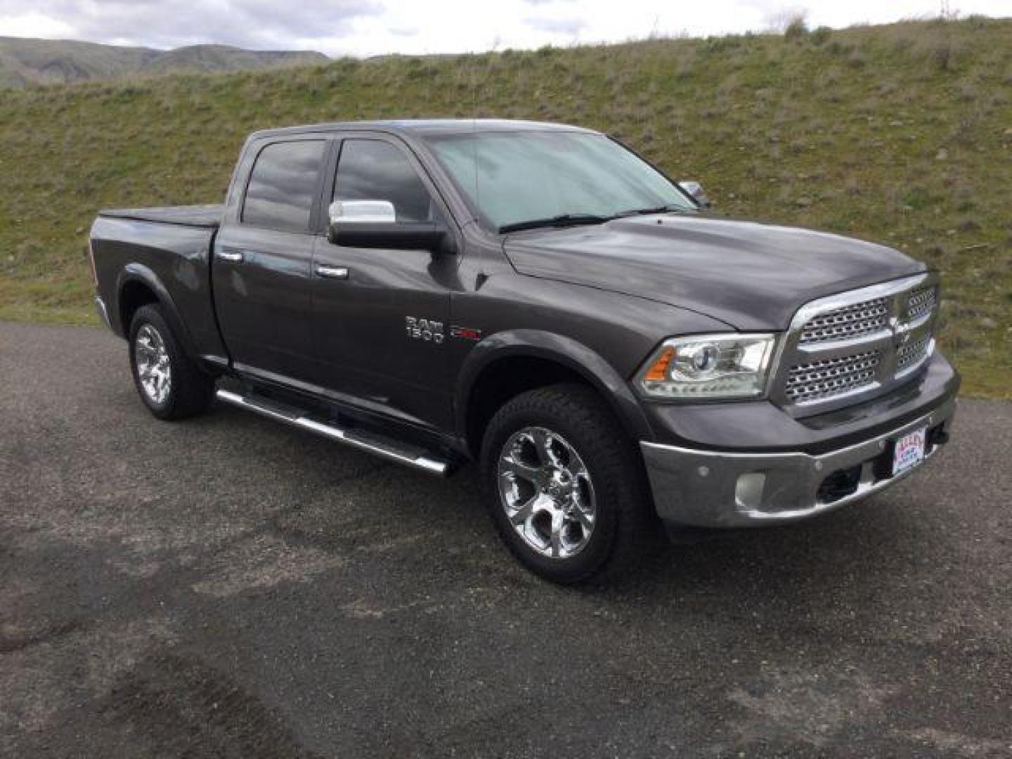 2015 Granite Crystal Metallic Clearcoat /Black Ram 1500 Laramie Crew Cab 4WD (1C6RR7VM0FS) with an EcoDiesel 3L V-6 diesel direct injection engine, 8-Speed Automatic transmission, located at 1801 Main Street, Lewiston, 83501, (208) 743-9371, 46.417065, -117.004799 - Photo#11