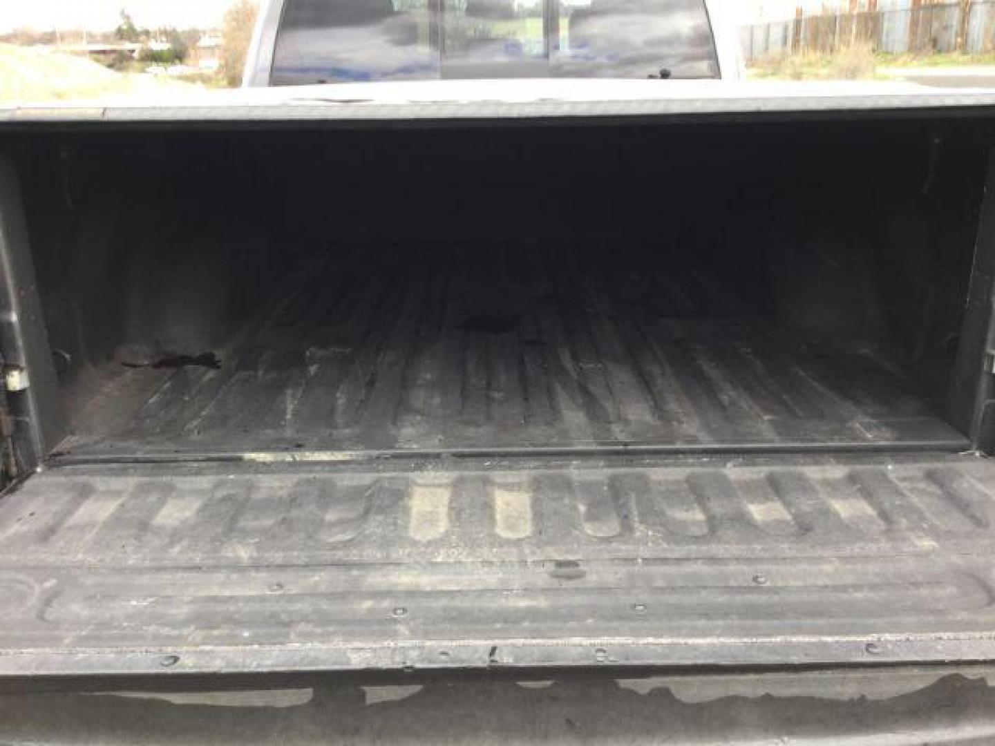 2015 Granite Crystal Metallic Clearcoat /Black Ram 1500 Laramie Crew Cab 4WD (1C6RR7VM0FS) with an EcoDiesel 3L V-6 diesel direct injection engine, 8-Speed Automatic transmission, located at 1801 Main Street, Lewiston, 83501, (208) 743-9371, 46.417065, -117.004799 - Photo#16