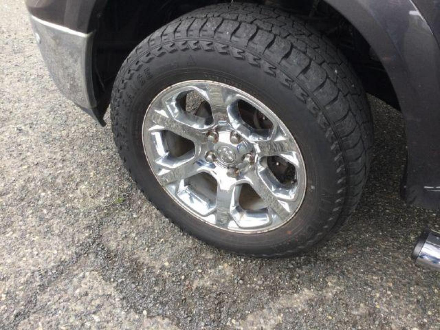 2015 Granite Crystal Metallic Clearcoat /Black Ram 1500 Laramie Crew Cab 4WD (1C6RR7VM0FS) with an EcoDiesel 3L V-6 diesel direct injection engine, 8-Speed Automatic transmission, located at 1801 Main Street, Lewiston, 83501, (208) 743-9371, 46.417065, -117.004799 - Photo#23