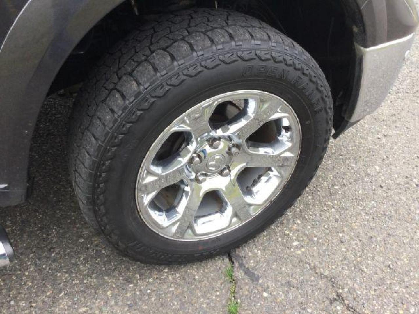 2015 Granite Crystal Metallic Clearcoat /Black Ram 1500 Laramie Crew Cab 4WD (1C6RR7VM0FS) with an EcoDiesel 3L V-6 diesel direct injection engine, 8-Speed Automatic transmission, located at 1801 Main Street, Lewiston, 83501, (208) 743-9371, 46.417065, -117.004799 - Photo#24