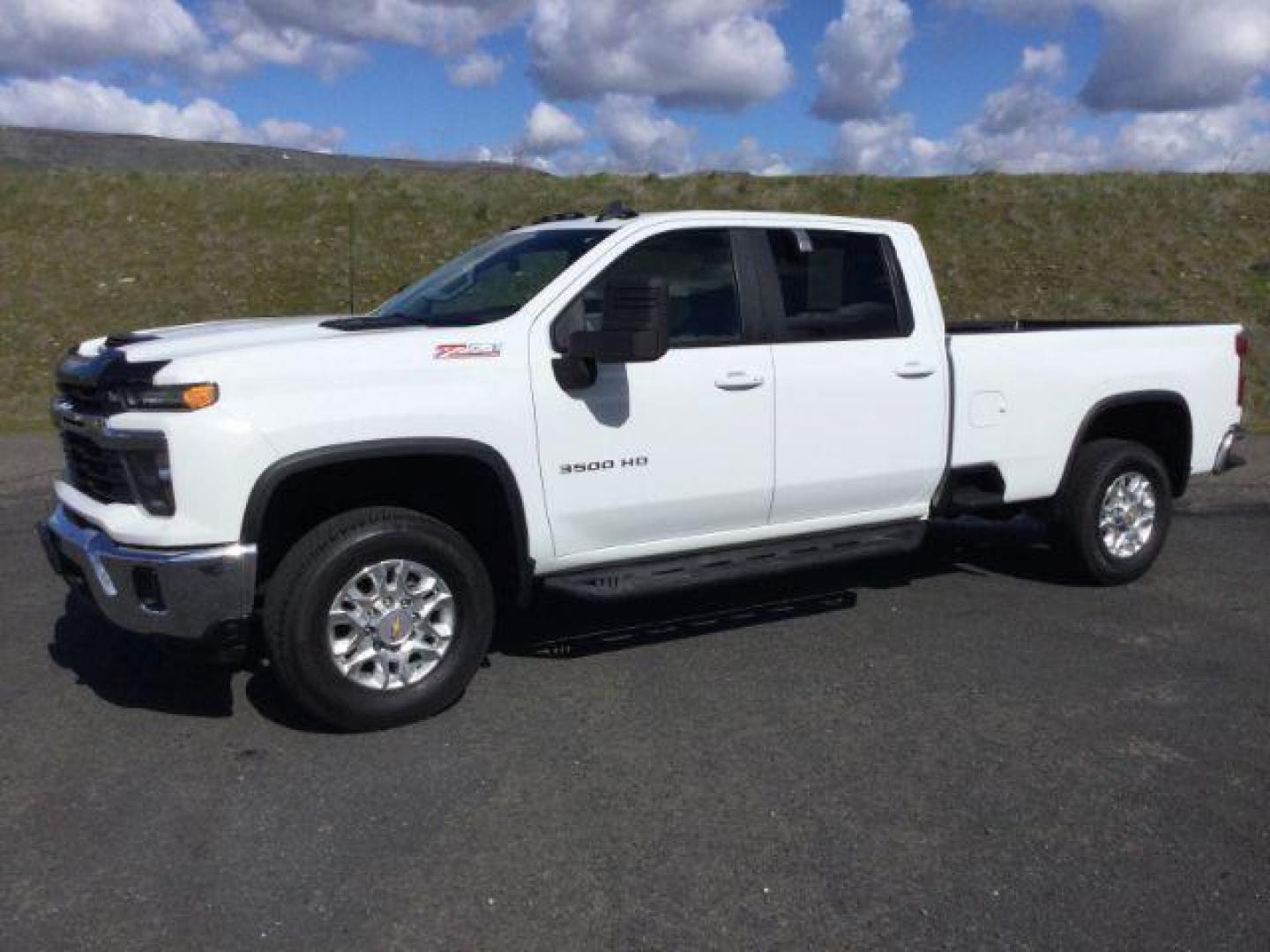 2024 Summit White /Jet Black Chevrolet Silverado 3500HD Crew Cab Long Bed LT 4WD (1GC4YTEY7RF) with an Duramax 6.6L V-8 diesel direct injection engine, 10-speed automatic transmission, located at 1801 Main Street, Lewiston, 83501, (208) 743-9371, 46.417065, -117.004799 - Photo#1