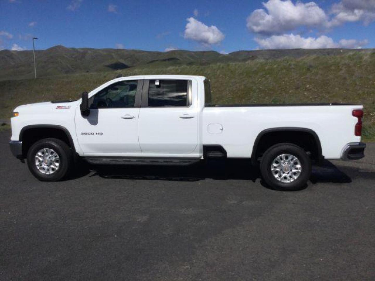 2024 Summit White /Jet Black Chevrolet Silverado 3500HD Crew Cab Long Bed LT 4WD (1GC4YTEY7RF) with an Duramax 6.6L V-8 diesel direct injection engine, 10-speed automatic transmission, located at 1801 Main Street, Lewiston, 83501, (208) 743-9371, 46.417065, -117.004799 - Photo#2