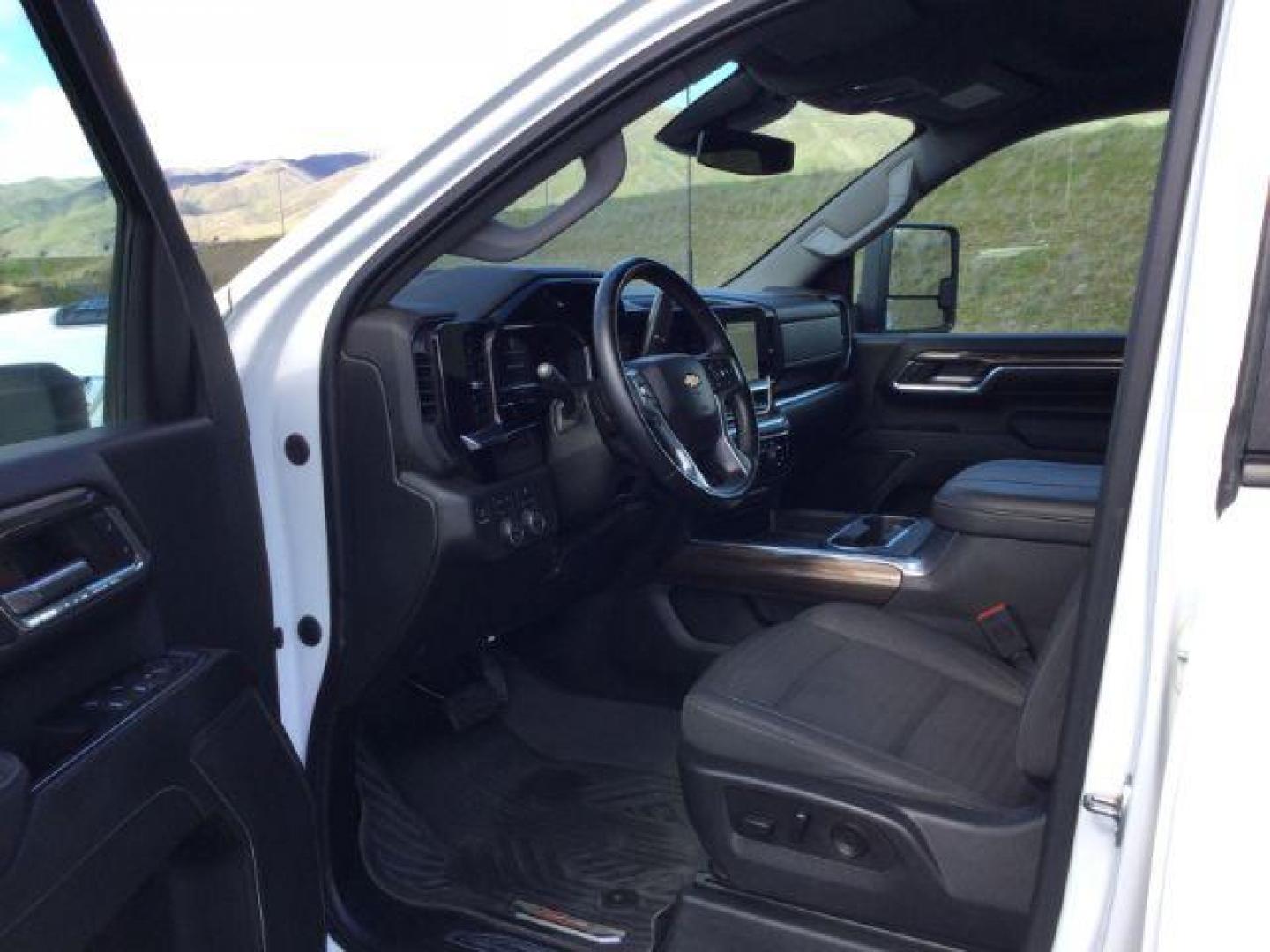 2024 Summit White /Jet Black Chevrolet Silverado 3500HD Crew Cab Long Bed LT 4WD (1GC4YTEY7RF) with an Duramax 6.6L V-8 diesel direct injection engine, 10-speed automatic transmission, located at 1801 Main Street, Lewiston, 83501, (208) 743-9371, 46.417065, -117.004799 - Photo#4