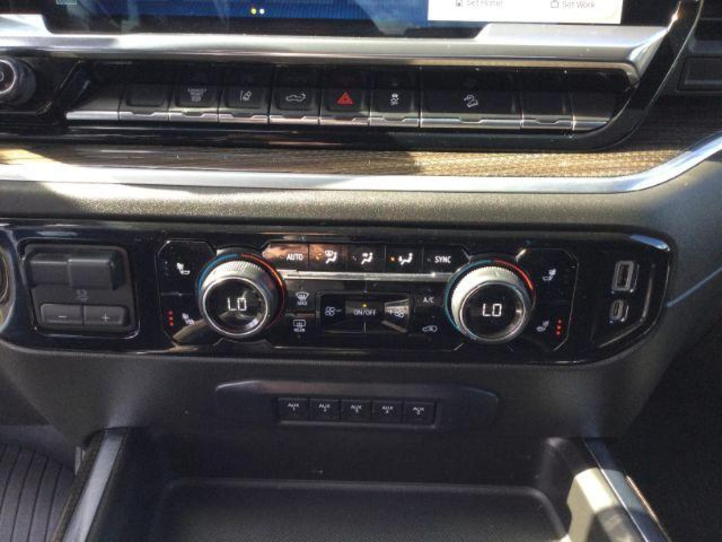 2024 Summit White /Jet Black Chevrolet Silverado 3500HD Crew Cab Long Bed LT 4WD (1GC4YTEY7RF) with an Duramax 6.6L V-8 diesel direct injection engine, 10-speed automatic transmission, located at 1801 Main Street, Lewiston, 83501, (208) 743-9371, 46.417065, -117.004799 - Photo#10