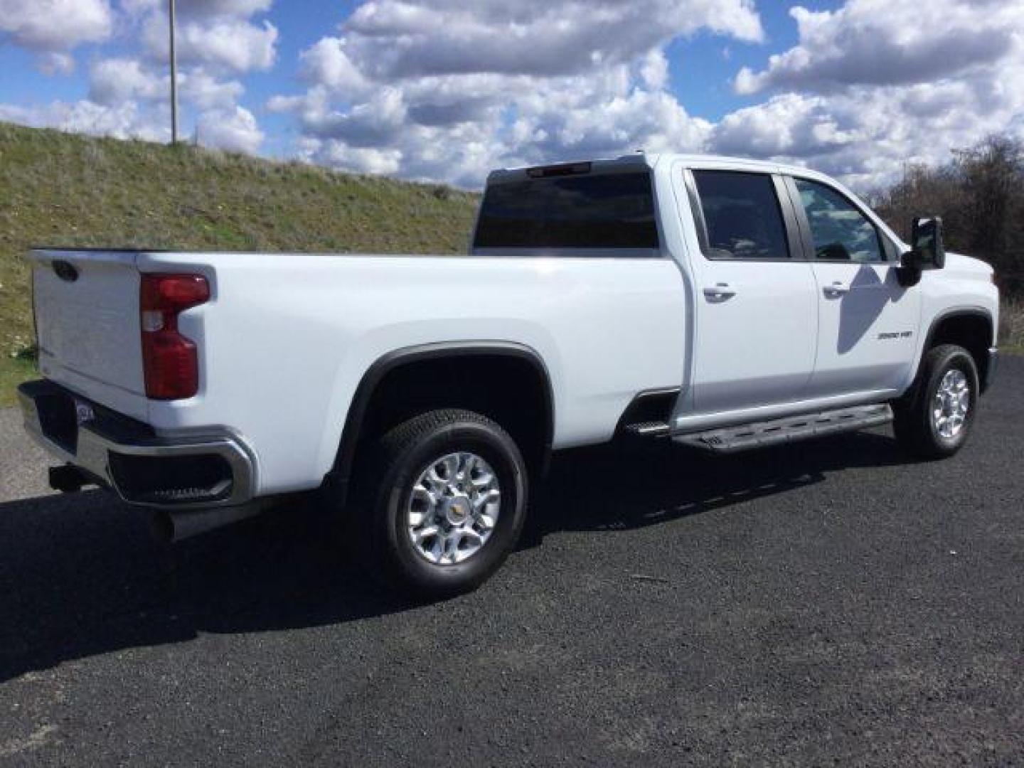 2024 Summit White /Jet Black Chevrolet Silverado 3500HD Crew Cab Long Bed LT 4WD (1GC4YTEY7RF) with an Duramax 6.6L V-8 diesel direct injection engine, 10-speed automatic transmission, located at 1801 Main Street, Lewiston, 83501, (208) 743-9371, 46.417065, -117.004799 - Photo#15
