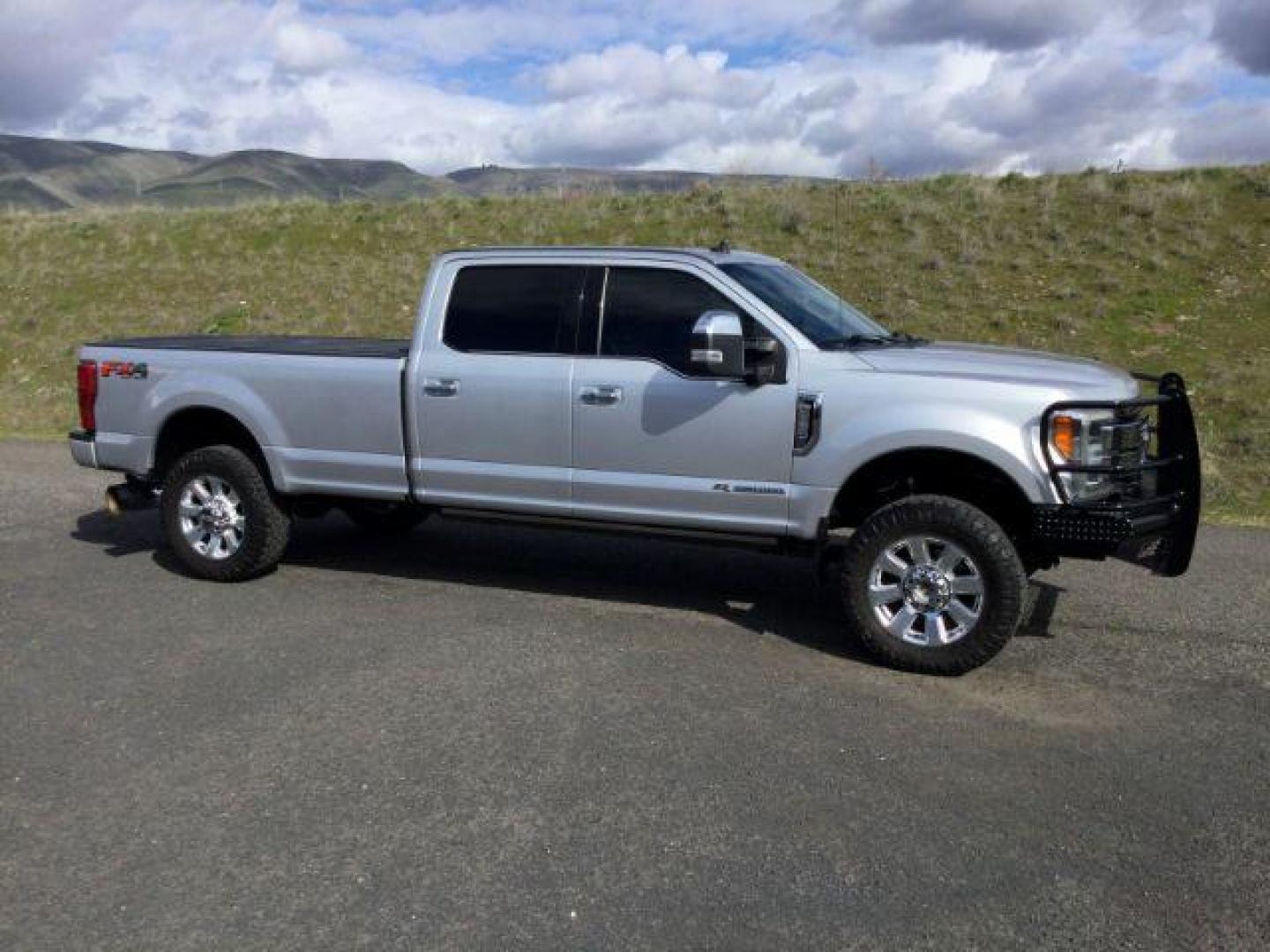 2019 Ingot Silver Metallic /Black Ford F-350 Platinum Crew Cab Long Bed 4WD (1FT8W3BT6KE) with an Powerstroke 6.7L V-8 diesel direct injection engine, 6-Speed Automatic transmission, located at 1801 Main Street, Lewiston, 83501, (208) 743-9371, 46.417065, -117.004799 - Photo#12