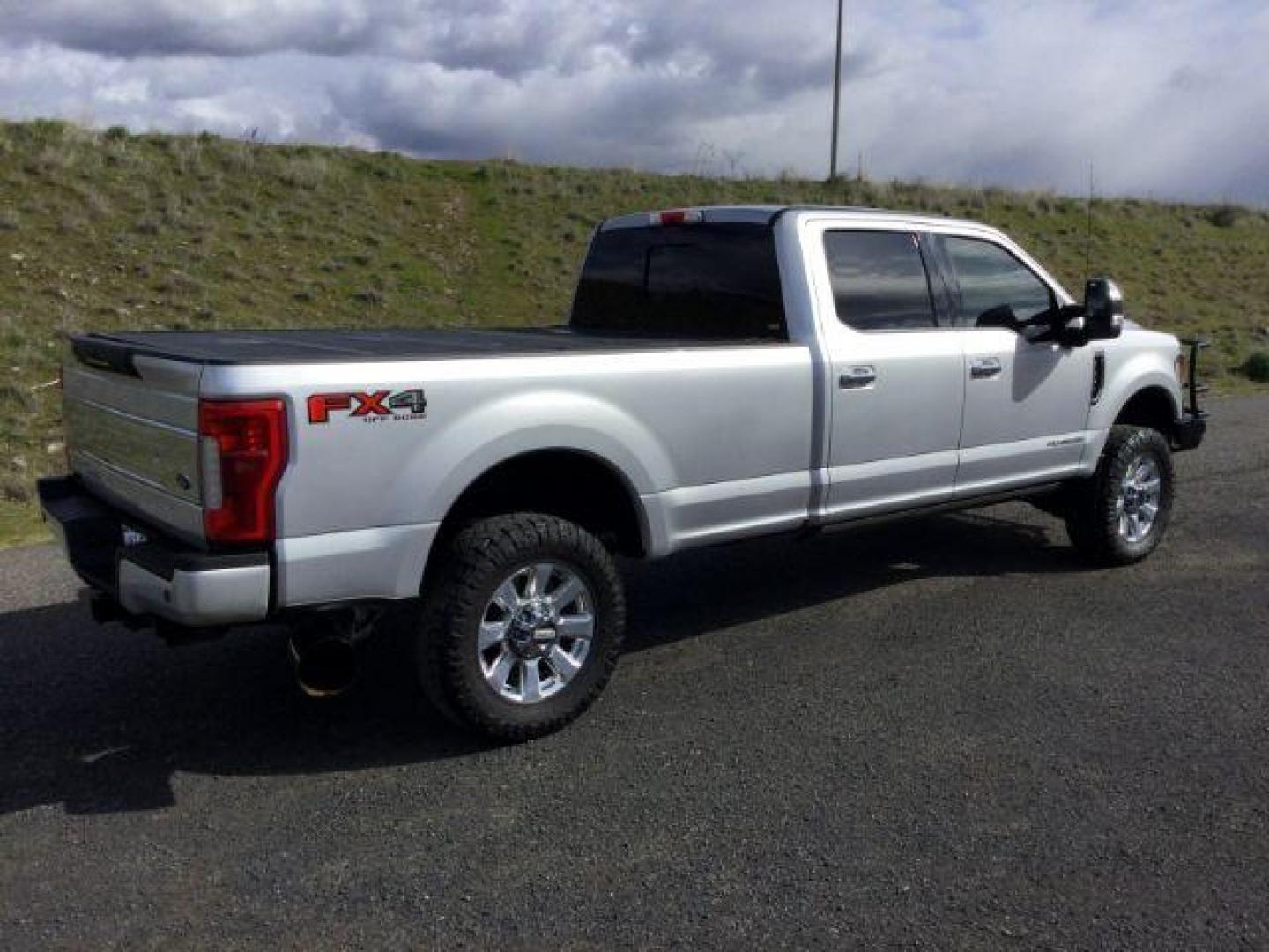2019 Ingot Silver Metallic /Black Ford F-350 Platinum Crew Cab Long Bed 4WD (1FT8W3BT6KE) with an Powerstroke 6.7L V-8 diesel direct injection engine, 6-Speed Automatic transmission, located at 1801 Main Street, Lewiston, 83501, (208) 743-9371, 46.417065, -117.004799 - Photo#13