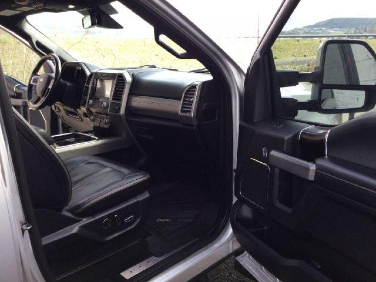 2019 Ingot Silver Metallic /Black Ford F-350 Platinum Crew Cab Long Bed 4WD (1FT8W3BT6KE) with an Powerstroke 6.7L V-8 diesel direct injection engine, 6-Speed Automatic transmission, located at 1801 Main Street, Lewiston, 83501, (208) 743-9371, 46.417065, -117.004799 - Photo#16