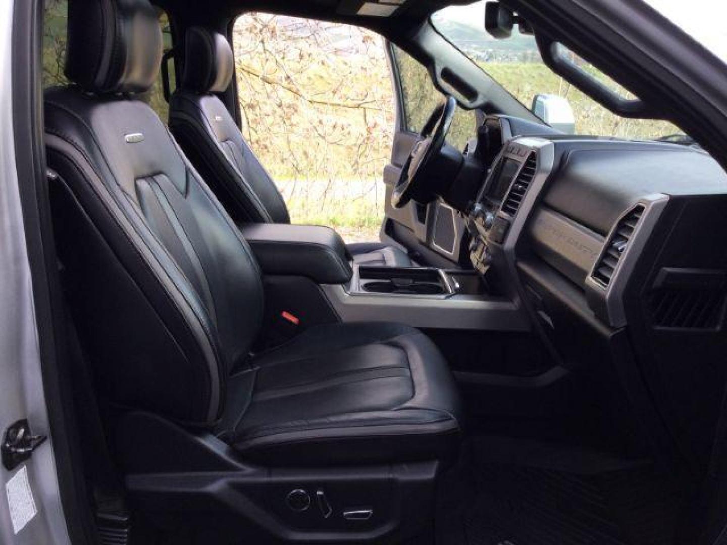 2019 Ingot Silver Metallic /Black Ford F-350 Platinum Crew Cab Long Bed 4WD (1FT8W3BT6KE) with an Powerstroke 6.7L V-8 diesel direct injection engine, 6-Speed Automatic transmission, located at 1801 Main Street, Lewiston, 83501, (208) 743-9371, 46.417065, -117.004799 - Photo#17