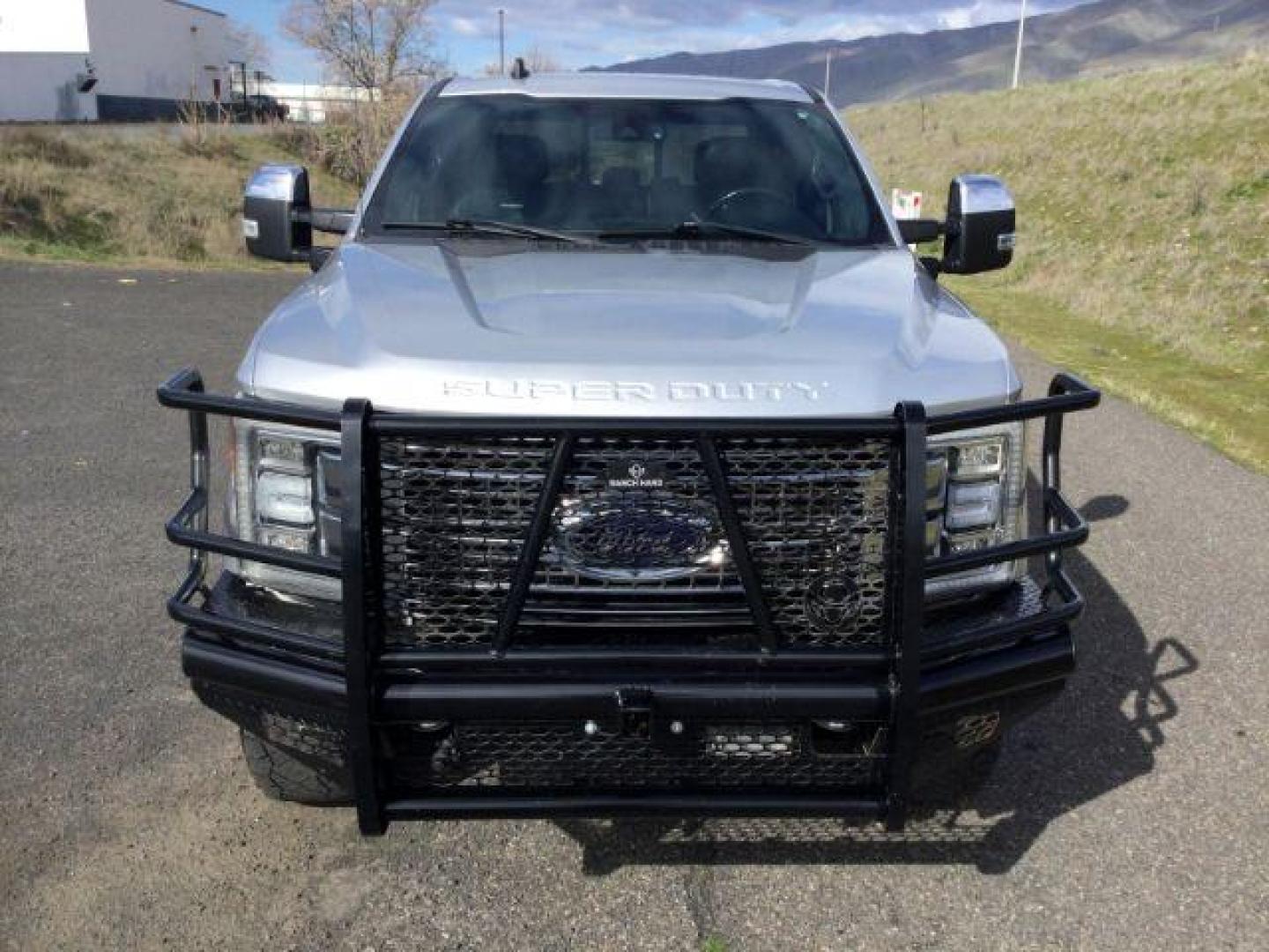 2019 Ingot Silver Metallic /Black Ford F-350 Platinum Crew Cab Long Bed 4WD (1FT8W3BT6KE) with an Powerstroke 6.7L V-8 diesel direct injection engine, 6-Speed Automatic transmission, located at 1801 Main Street, Lewiston, 83501, (208) 743-9371, 46.417065, -117.004799 - Photo#26