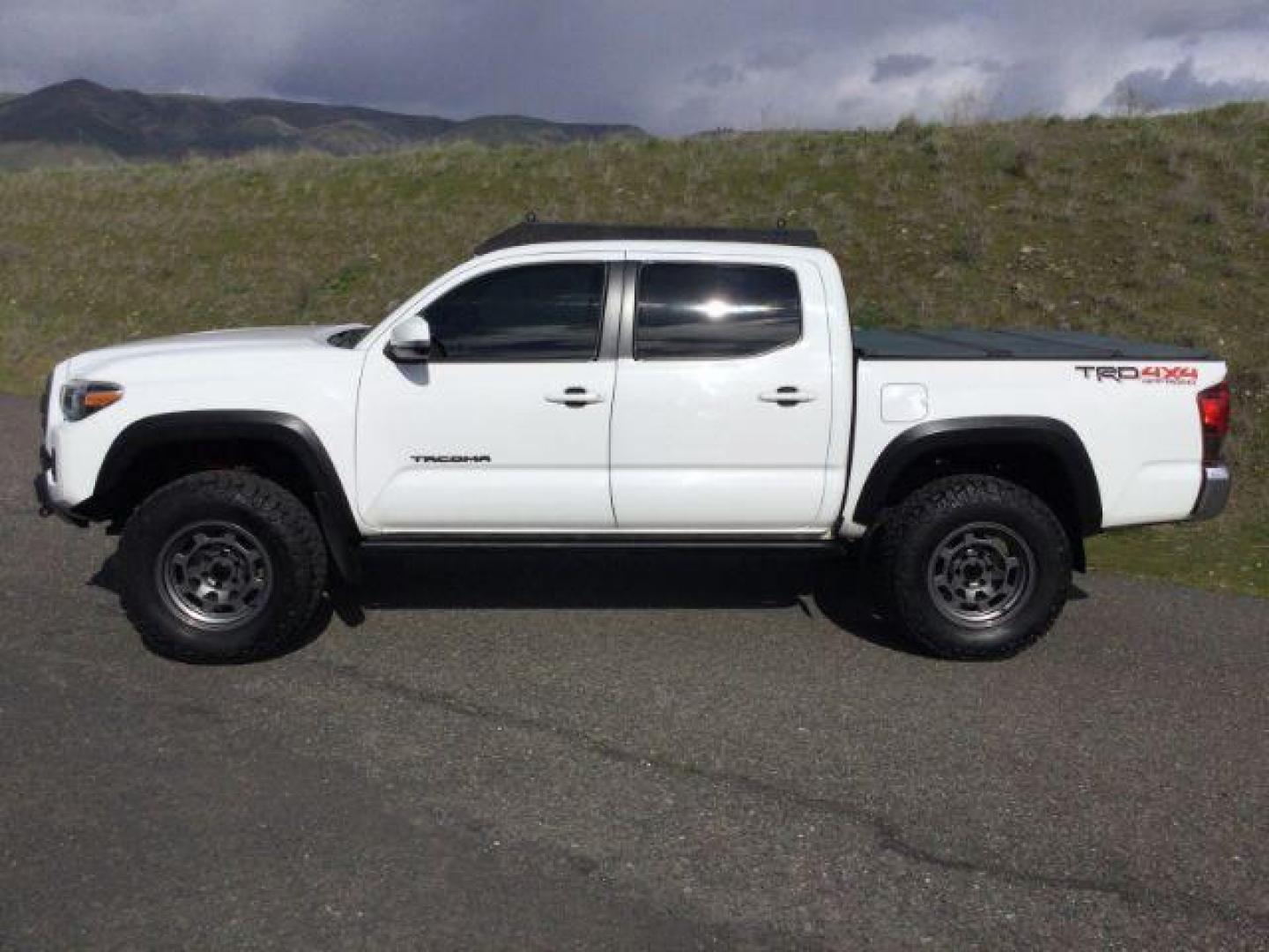 2018 Super White /BLACK LEATHER w/Red stitching Toyota Tacoma Crew Cab TRD Pro 4WD (5TFCZ5AN2JX) with an 3.5L V6 DOHC 24V engine, 6-Speed Manual Transmission transmission, located at 1801 Main Street, Lewiston, 83501, (208) 743-9371, 46.417065, -117.004799 - Photo#2