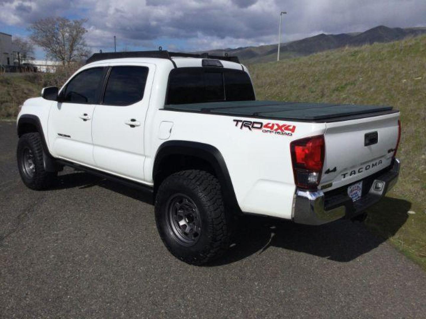 2018 Super White /BLACK LEATHER w/Red stitching Toyota Tacoma Crew Cab TRD Pro 4WD (5TFCZ5AN2JX) with an 3.5L V6 DOHC 24V engine, 6-Speed Manual Transmission transmission, located at 1801 Main Street, Lewiston, 83501, (208) 743-9371, 46.417065, -117.004799 - Photo#3