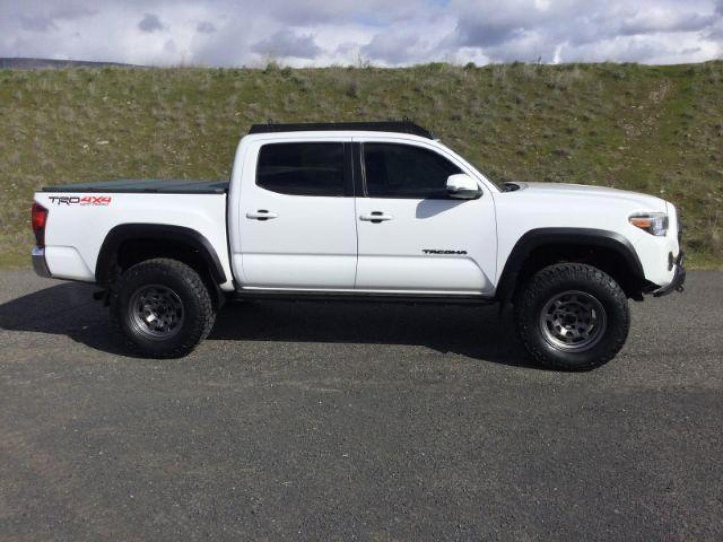 2018 Super White /BLACK LEATHER w/Red stitching Toyota Tacoma Crew Cab TRD Pro 4WD (5TFCZ5AN2JX) with an 3.5L V6 DOHC 24V engine, 6-Speed Manual Transmission transmission, located at 1801 Main Street, Lewiston, 83501, (208) 743-9371, 46.417065, -117.004799 - Photo#13