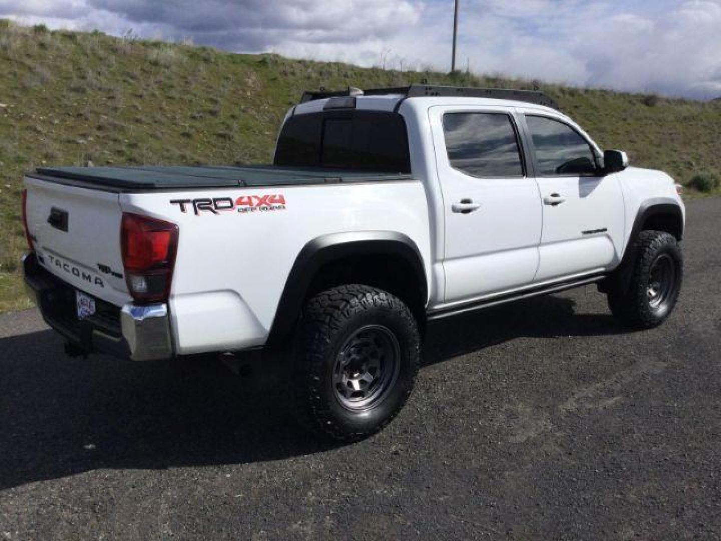 2018 Super White /BLACK LEATHER w/Red stitching Toyota Tacoma Crew Cab TRD Pro 4WD (5TFCZ5AN2JX) with an 3.5L V6 DOHC 24V engine, 6-Speed Manual Transmission transmission, located at 1801 Main Street, Lewiston, 83501, (208) 743-9371, 46.417065, -117.004799 - Photo#14