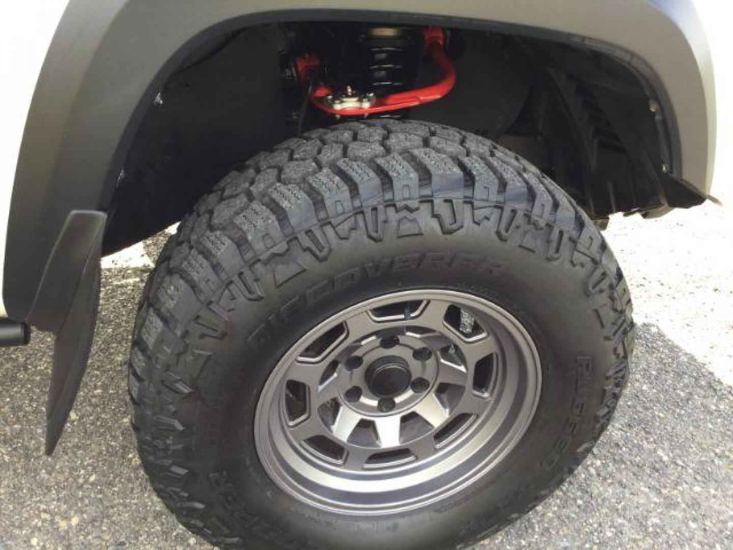 2018 Super White /BLACK LEATHER w/Red stitching Toyota Tacoma Crew Cab TRD Pro 4WD (5TFCZ5AN2JX) with an 3.5L V6 DOHC 24V engine, 6-Speed Manual Transmission transmission, located at 1801 Main Street, Lewiston, 83501, (208) 743-9371, 46.417065, -117.004799 - Photo#16