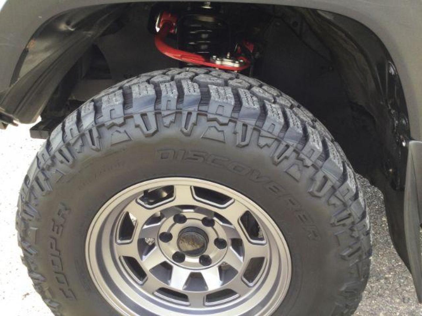 2018 Super White /BLACK LEATHER w/Red stitching Toyota Tacoma Crew Cab TRD Pro 4WD (5TFCZ5AN2JX) with an 3.5L V6 DOHC 24V engine, 6-Speed Manual Transmission transmission, located at 1801 Main Street, Lewiston, 83501, (208) 743-9371, 46.417065, -117.004799 - Photo#19