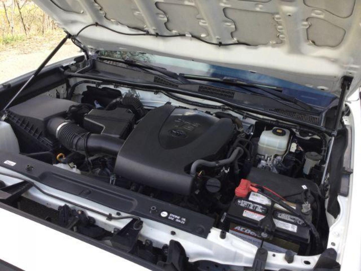 2018 Super White /BLACK LEATHER w/Red stitching Toyota Tacoma Crew Cab TRD Pro 4WD (5TFCZ5AN2JX) with an 3.5L V6 DOHC 24V engine, 6-Speed Manual Transmission transmission, located at 1801 Main Street, Lewiston, 83501, (208) 743-9371, 46.417065, -117.004799 - Photo#23