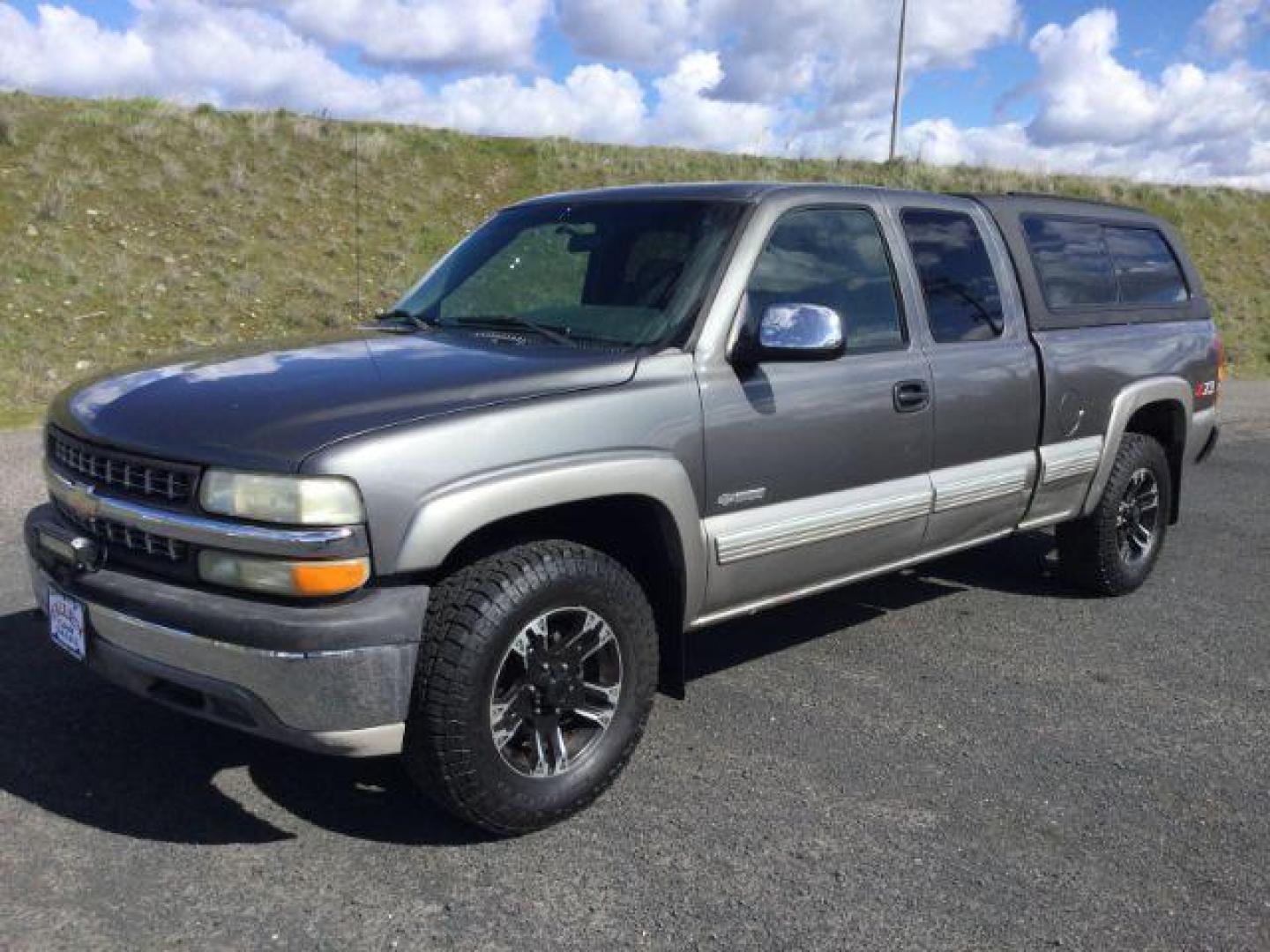 2002 Medium Charcoal Gray Metallic /Graphite Chevrolet Silverado 1500 LS (2GCEK19T821) with an Vortec 5.3L V-8 regular unleaded engine, 4 speed Automatic transmission, located at 1801 Main Street, Lewiston, 83501, (208) 743-9371, 46.417065, -117.004799 - Photo#0