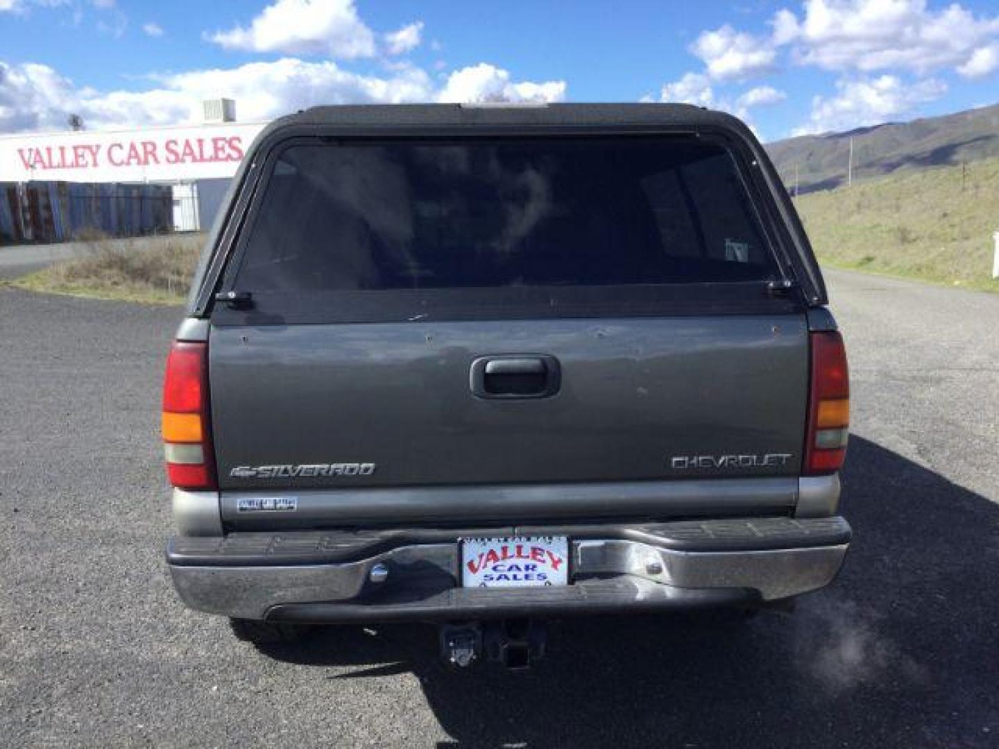 2002 Medium Charcoal Gray Metallic /Graphite Chevrolet Silverado 1500 LS (2GCEK19T821) with an Vortec 5.3L V-8 regular unleaded engine, 4 speed Automatic transmission, located at 1801 Main Street, Lewiston, 83501, (208) 743-9371, 46.417065, -117.004799 - Photo#3