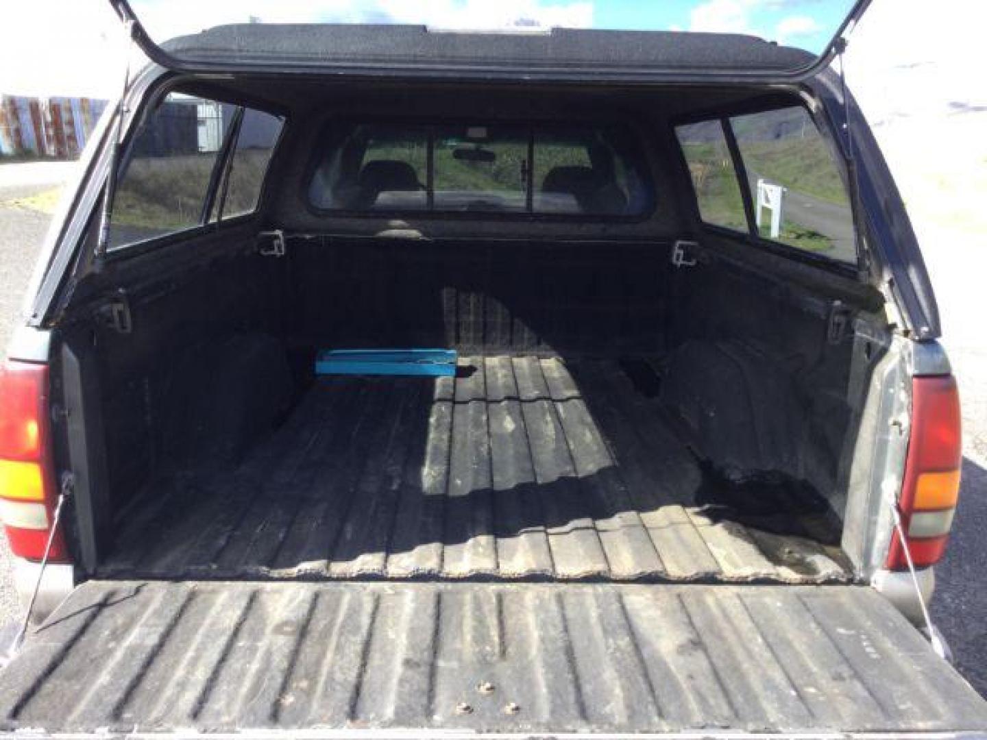 2002 Medium Charcoal Gray Metallic /Graphite Chevrolet Silverado 1500 LS (2GCEK19T821) with an Vortec 5.3L V-8 regular unleaded engine, 4 speed Automatic transmission, located at 1801 Main Street, Lewiston, 83501, (208) 743-9371, 46.417065, -117.004799 - Photo#4