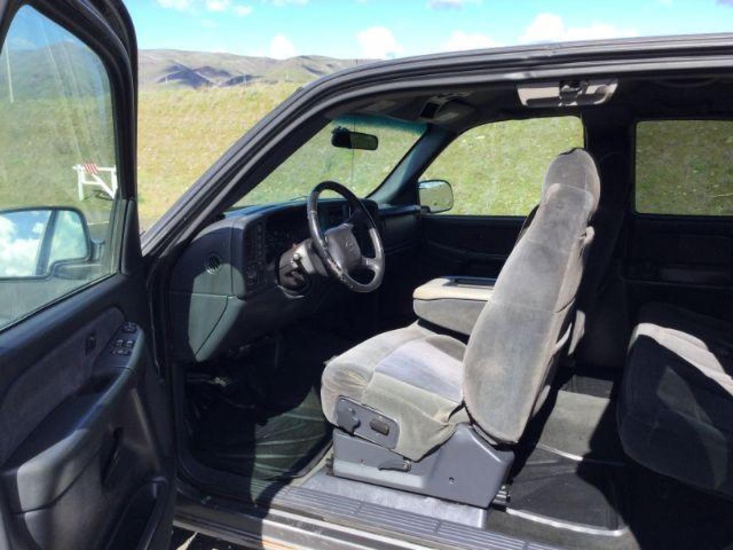 2002 Medium Charcoal Gray Metallic /Graphite Chevrolet Silverado 1500 LS (2GCEK19T821) with an Vortec 5.3L V-8 regular unleaded engine, 4 speed Automatic transmission, located at 1801 Main Street, Lewiston, 83501, (208) 743-9371, 46.417065, -117.004799 - Photo#6