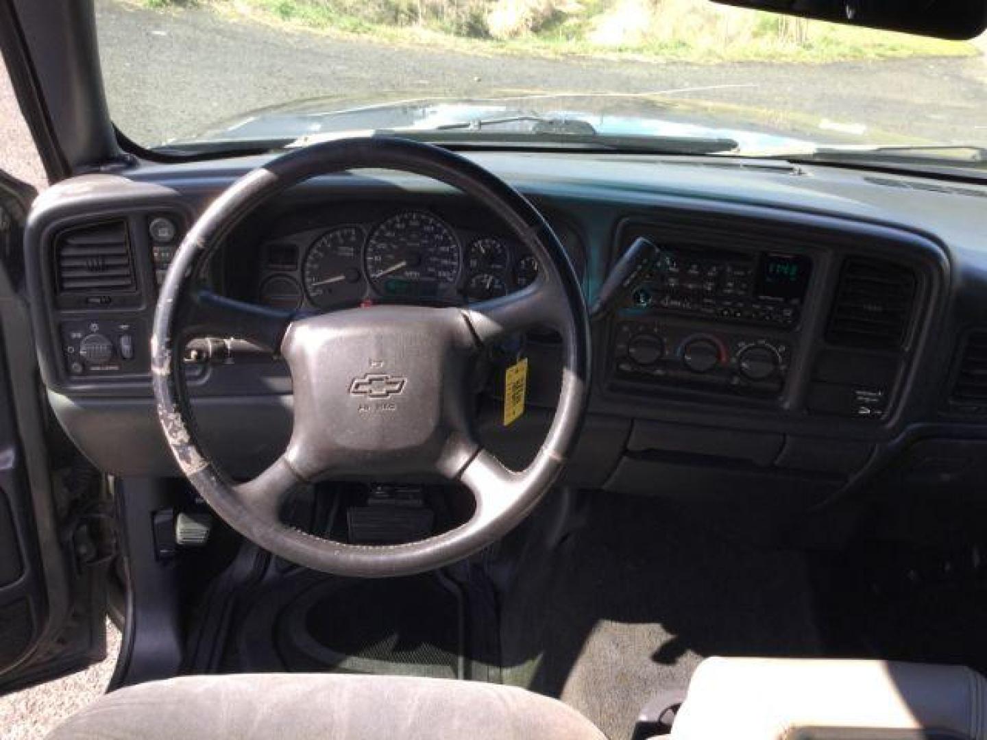 2002 Medium Charcoal Gray Metallic /Graphite Chevrolet Silverado 1500 LS (2GCEK19T821) with an Vortec 5.3L V-8 regular unleaded engine, 4 speed Automatic transmission, located at 1801 Main Street, Lewiston, 83501, (208) 743-9371, 46.417065, -117.004799 - Photo#7