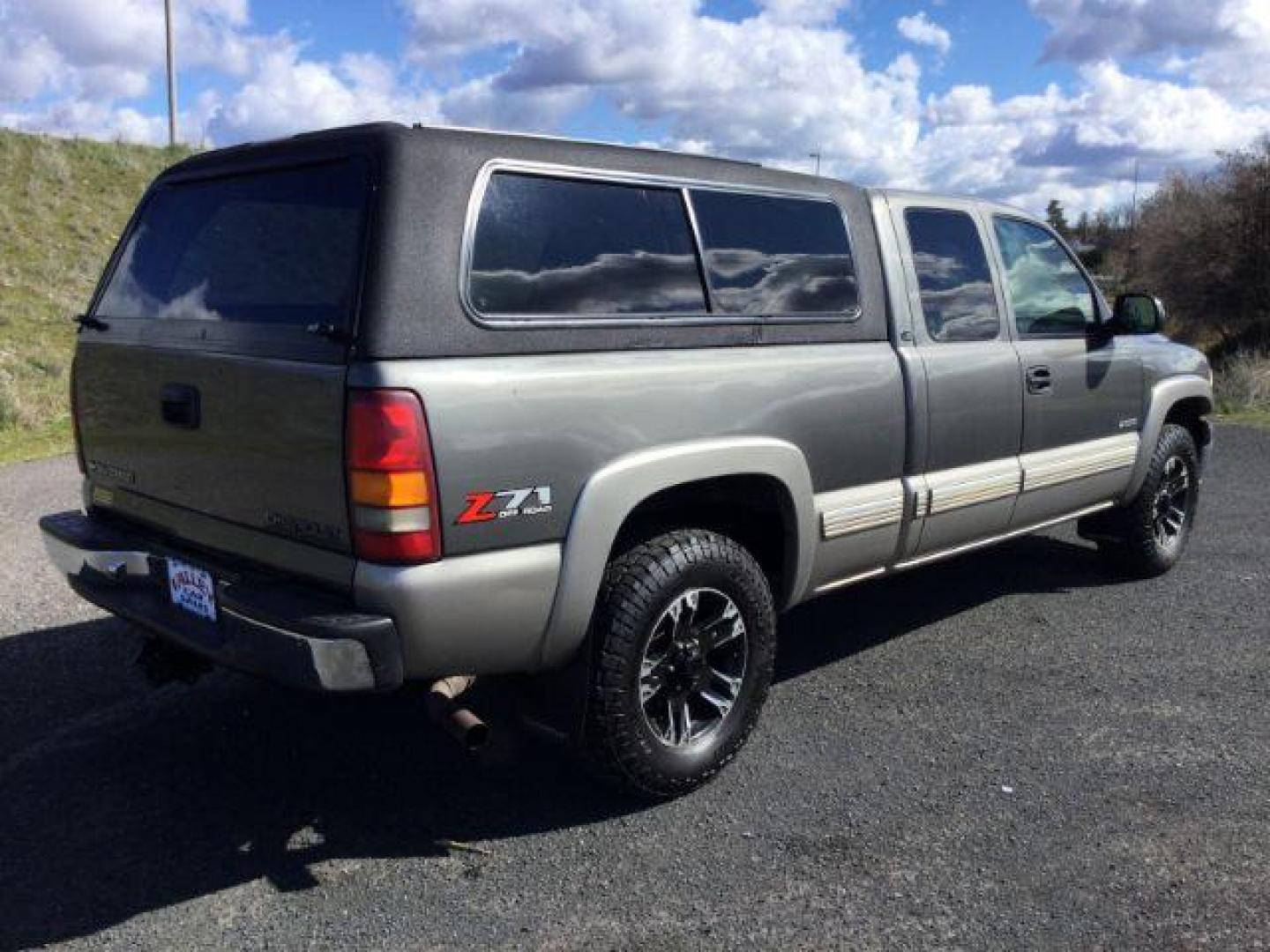 2002 Medium Charcoal Gray Metallic /Graphite Chevrolet Silverado 1500 LS (2GCEK19T821) with an Vortec 5.3L V-8 regular unleaded engine, 4 speed Automatic transmission, located at 1801 Main Street, Lewiston, 83501, (208) 743-9371, 46.417065, -117.004799 - Photo#11