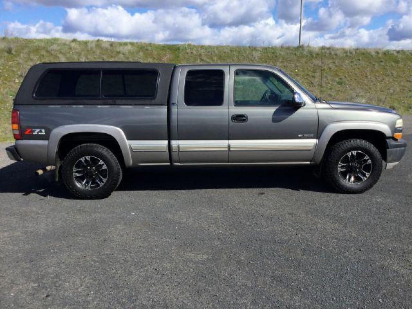 2002 Medium Charcoal Gray Metallic /Graphite Chevrolet Silverado 1500 LS (2GCEK19T821) with an Vortec 5.3L V-8 regular unleaded engine, 4 speed Automatic transmission, located at 1801 Main Street, Lewiston, 83501, (208) 743-9371, 46.417065, -117.004799 - Photo#12