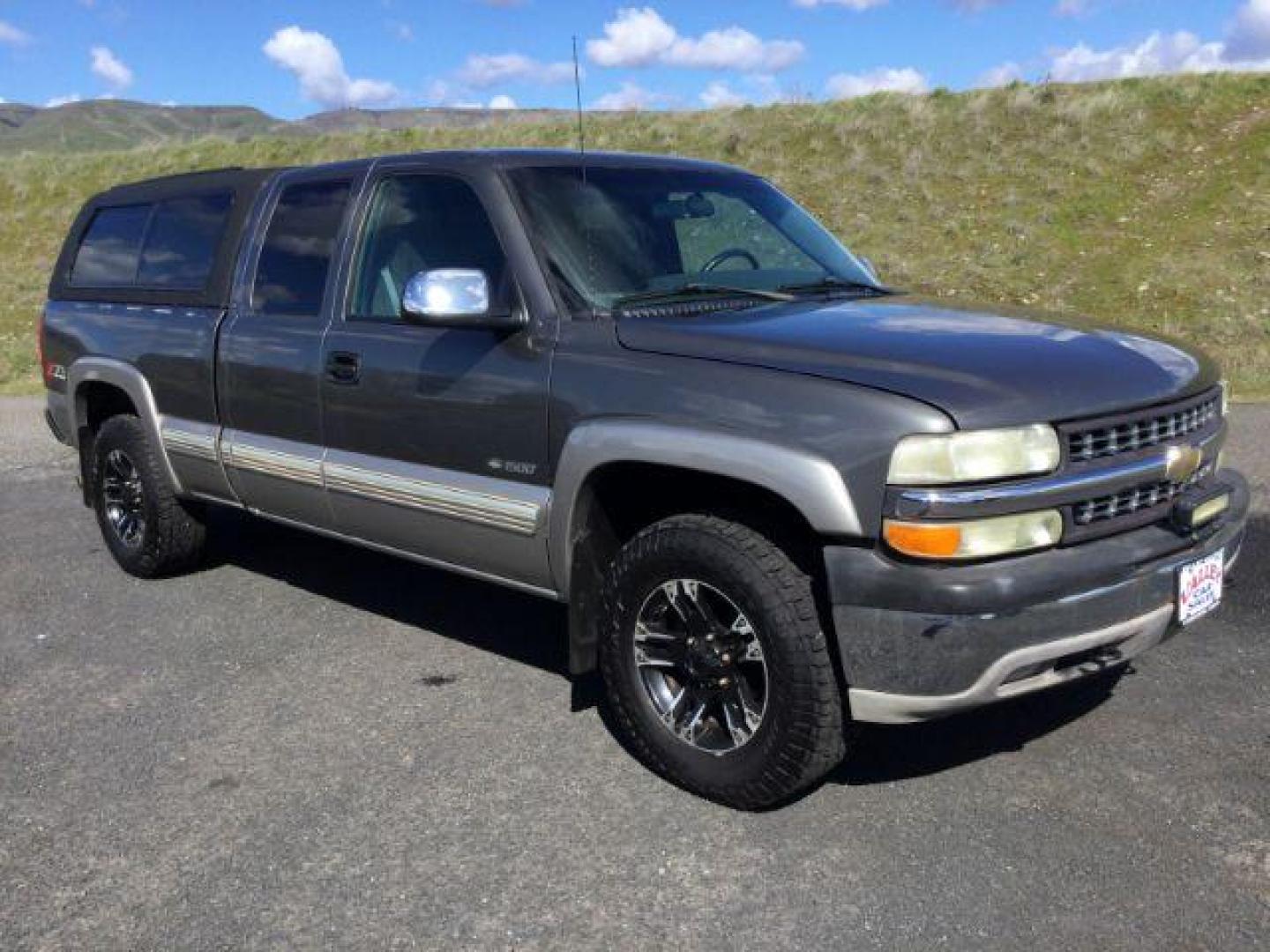 2002 Medium Charcoal Gray Metallic /Graphite Chevrolet Silverado 1500 LS (2GCEK19T821) with an Vortec 5.3L V-8 regular unleaded engine, 4 speed Automatic transmission, located at 1801 Main Street, Lewiston, 83501, (208) 743-9371, 46.417065, -117.004799 - Photo#13