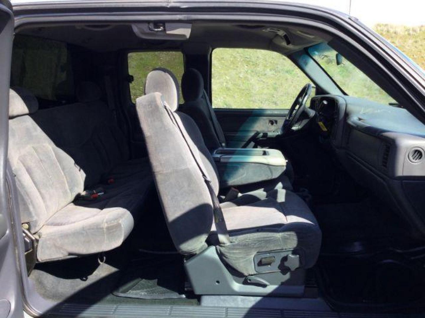 2002 Medium Charcoal Gray Metallic /Graphite Chevrolet Silverado 1500 LS (2GCEK19T821) with an Vortec 5.3L V-8 regular unleaded engine, 4 speed Automatic transmission, located at 1801 Main Street, Lewiston, 83501, (208) 743-9371, 46.417065, -117.004799 - Photo#14