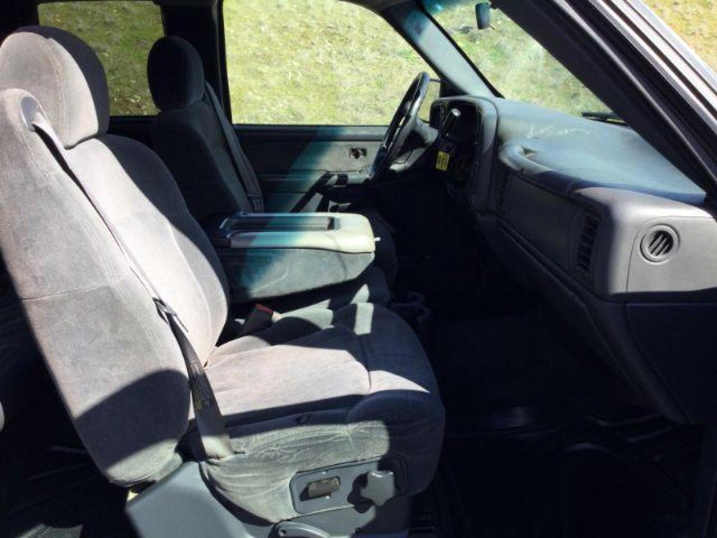 2002 Medium Charcoal Gray Metallic /Graphite Chevrolet Silverado 1500 LS (2GCEK19T821) with an Vortec 5.3L V-8 regular unleaded engine, 4 speed Automatic transmission, located at 1801 Main Street, Lewiston, 83501, (208) 743-9371, 46.417065, -117.004799 - Photo#15