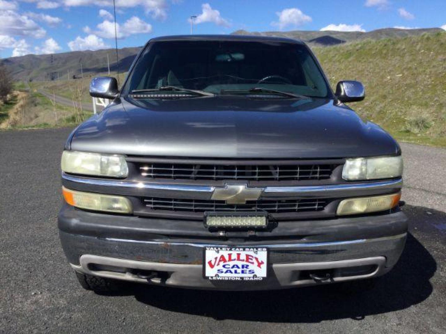 2002 Medium Charcoal Gray Metallic /Graphite Chevrolet Silverado 1500 LS (2GCEK19T821) with an Vortec 5.3L V-8 regular unleaded engine, 4 speed Automatic transmission, located at 1801 Main Street, Lewiston, 83501, (208) 743-9371, 46.417065, -117.004799 - Photo#17
