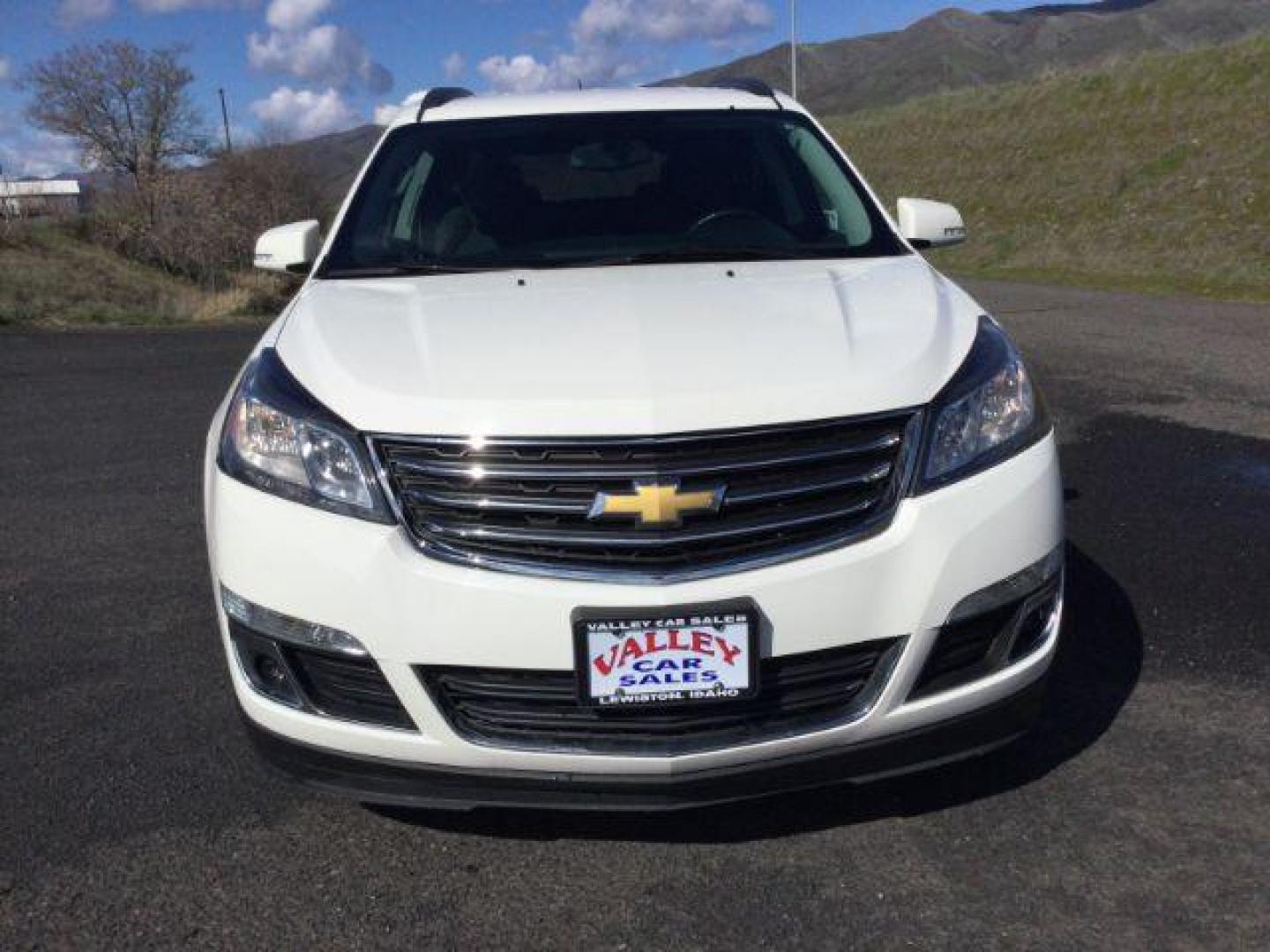 2015 White /Ebony Chevrolet Traverse 1LT (1GNKVGKD0FJ) with an 3.6L V-6 gasoline direct injection engine, 6-Speed Automatic transmission, located at 1801 Main Street, Lewiston, 83501, (208) 743-9371, 46.417065, -117.004799 - Photo#14