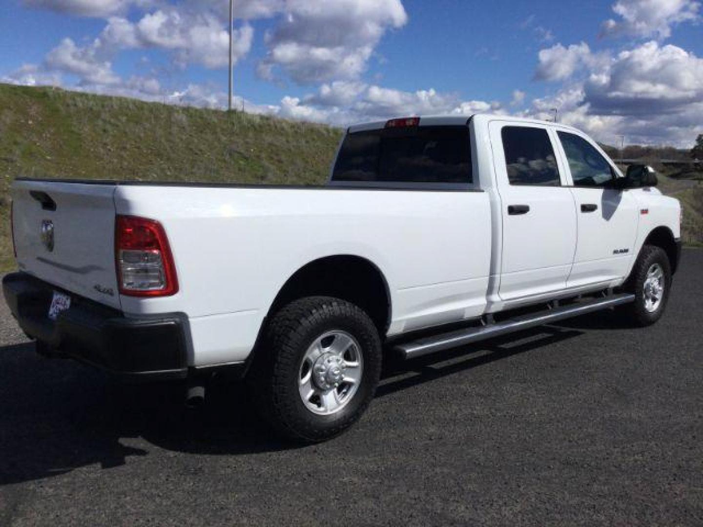 2021 Bright White Clearcoat /Diesel Gray/Black Ram 3500 Tradesman Crew Cab 4x4 8' Box (3C63R3GJ6MG) with an HEMI 6.4L V-8 VVT variable valve control engine, 6-Speed Automatic transmission, located at 1801 Main Street, Lewiston, 83501, (208) 743-9371, 46.417065, -117.004799 - Photo#10